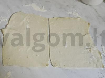 Mini pica ant sluoksniuoto tešlos su kumpiu ir dižono garstyčiomis Žingsnis 1