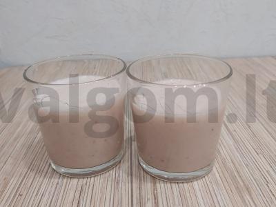 Braškių-bananų kokteilis pagrindine nuotrauka