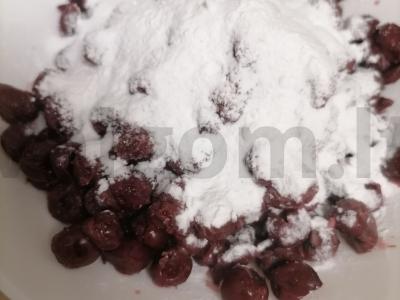 Pyragėliai su vyšniomis ant smėlio tešlos Žingsnis 4