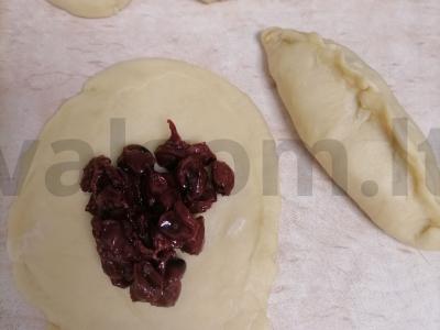 Pyragėliai su vyšniomis ant smėlio tešlos Žingsnis 5