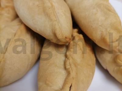 Pyragėliai su vyšniomis ant smėlio tešlos pagrindine nuotrauka