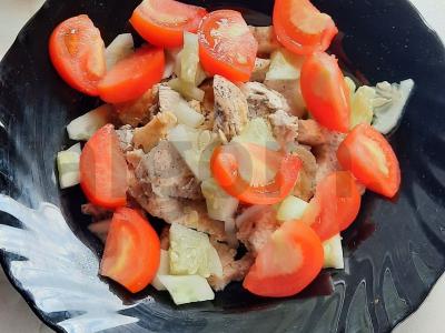 Šiltas salotas su vištienos krūtinėle, pomidoru, sūriu ir petražolėmis Žingsnis 3