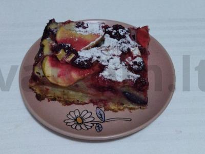 Varškės pyragas su uogomis pagrindine nuotrauka