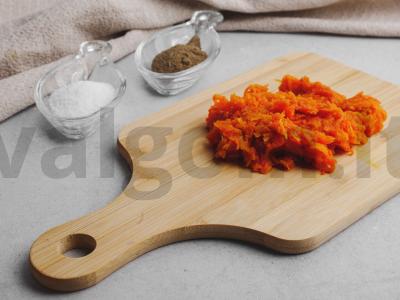 Salotas „Mandarinai“ su krabų mėsa surimi Žingsnis 1