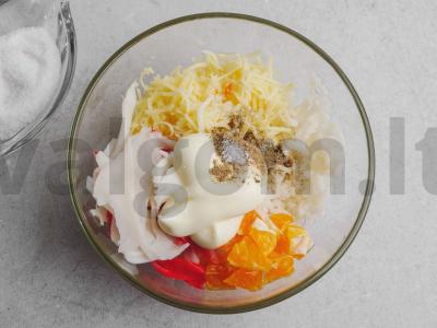 Salotas „Mandarinai“ su krabų mėsa surimi Žingsnis 2