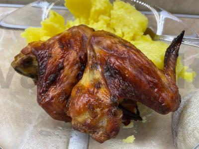 Vištienos sparneliai austrių padaže pagrindine nuotrauka