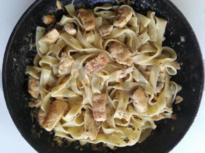 Makaronai su lašiša grietinėlės padaže su pesto Žingsnis 2