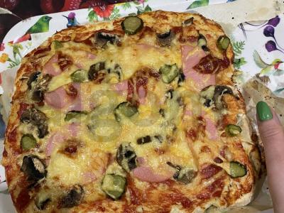 Pica su dešra ir marinuotais agurkėliais per 30 minučių Žingsnis 3