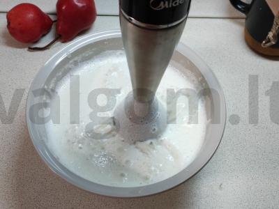 Banano sūrio pyragas su braškėmis be kepimo Žingsnis 5