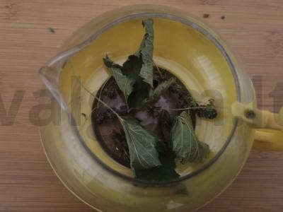 Gėrimas „Žolelių nauda“ su mėtomis ir čiobreliais Žingsnis 1