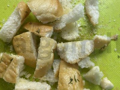 Salotos su lašiša ir traškiais skrebučiais Žingsnis 1