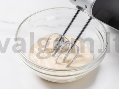 Baltyminiai pyragėliai „Kreminiai krepšeliai“ Žingsnis 1