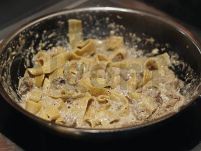 Paparadėlė su veršienos skruostais ir miško grybų padažu Žingsnis 3