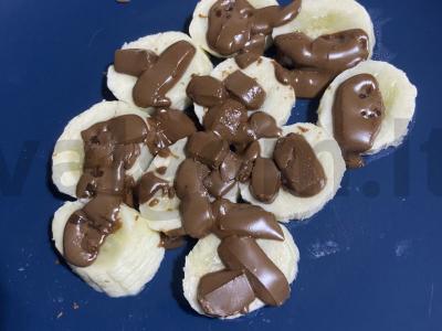 Bananų šokoladinis desertas pagrindine nuotrauka