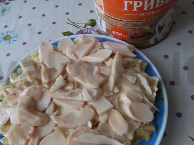 Salotas „Plaukuotas“ su vištienos krūtinėle ir grybais Žingsnis 2