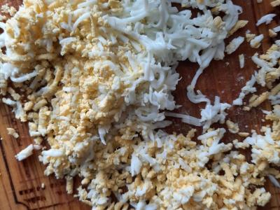 Salotas „Plaukuotas“ su vištienos krūtinėle ir grybais Žingsnis 4