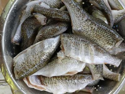 Žuvies faršas su svogūnais ir šonine Žingsnis 1