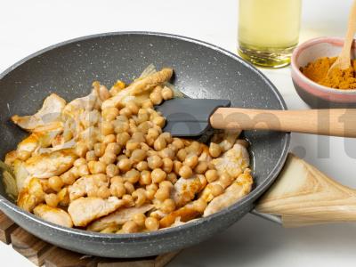 Kalakutienos filė su konservuotu avinžirniu Žingsnis 2