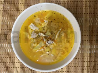 Tradiciška žirnių sriuba pagrindine nuotrauka