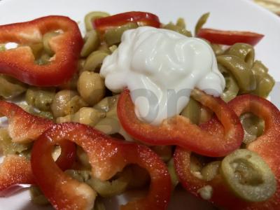 Salotas su ramiro paprika, avinžirniais ir alyvuogėmis Žingsnis 5