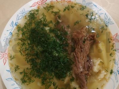 Naminių makaronų sriuba pagrindine nuotrauka