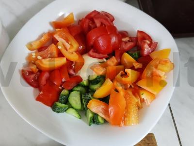 Daržovių salotas su kiaušiniu ir sėklomis vakarienei Žingsnis 2