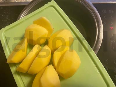 Troškintas bulvės su vištiena ir grietine Žingsnis 1