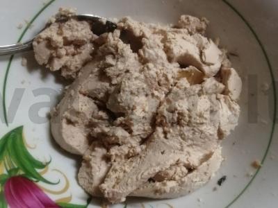 Salotos su menkės kepenimis, marinuotais agurkais ir kiaušiniu Žingsnis 1