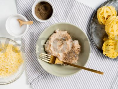 Makaronų lizdai su kalakutienos filė Žingsnis 1