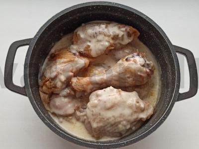 Švelni vištiena grietinės padaže Žingsnis 3