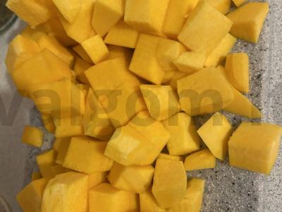 Kepta moliūgų su baziliku ir česnaku Žingsnis 1