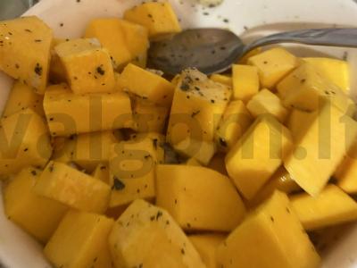 Kepta moliūgų su baziliku ir česnaku Žingsnis 3