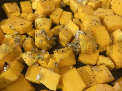 Kepta moliūgų su baziliku ir česnaku Žingsnis 4