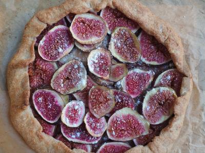 Ruginė galeta su figomis pagrindine nuotrauka