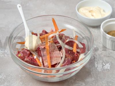 Daržovių troškinys su svogūnų lukštais Žingsnis 1