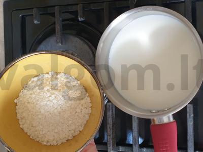 Ryžių košė su braškių piurė ir migdolų dribsniais Žingsnis 2