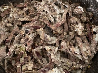 Jautienos kepenys troškintos su grietine Žingsnis 3