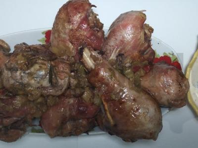 Keptos kalakutų blauzdelės su grietinėlės padažu pagrindine nuotrauka