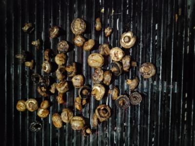 Skani grybai ant grotelių Žingsnis 1