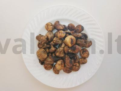 Skani grybai ant grotelių pagrindine nuotrauka