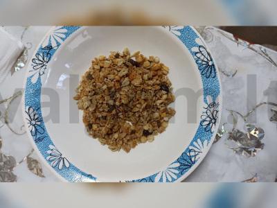 Müsli greitam pusryčiams su jogurtu ir bananais Žingsnis 1