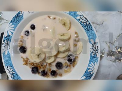 Müsli greitam pusryčiams su jogurtu ir bananais Žingsnis 3