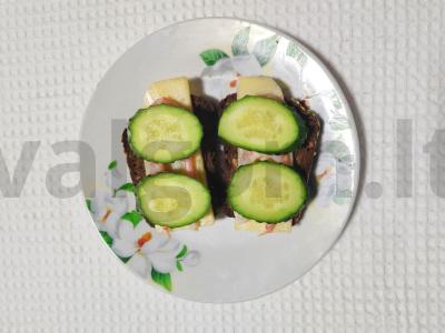 Sveiki dietiniai sumuštiniai pusryčiams pagrindine nuotrauka