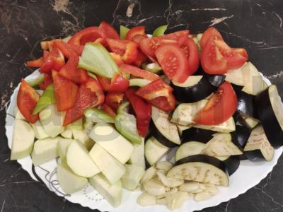 Daržovių troškinys su elnienos mėsa, paruoštas lėtoje viryklėje Žingsnis 5