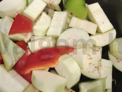 Daržovių troškinys su elnienos mėsa, paruoštas lėtoje viryklėje Žingsnis 9