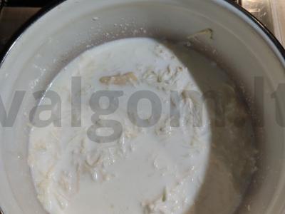 Namų kruasanai su sūrio ir kumpio grietinėlės padažu Žingsnis 3