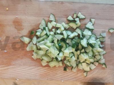 Okroška su kefyru, dešra ir žaliu svogūnu Žingsnis 2