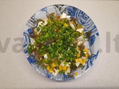 Salotas „Jūrinis“ su kukurūzais ir jūros kopūstais pagrindine nuotrauka