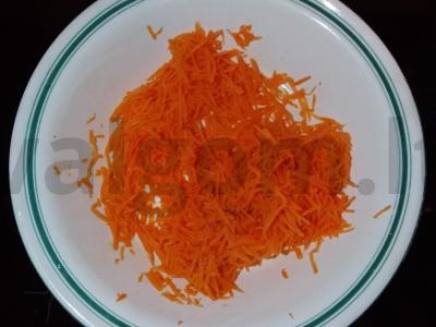 Morkų blynai iš trijų ingredientų Žingsnis 1
