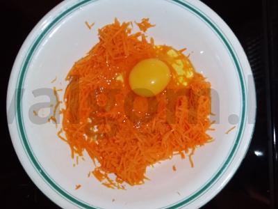 Morkų blynai iš trijų ingredientų Žingsnis 2